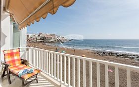 Luxury Apartment In Front Of The Beach